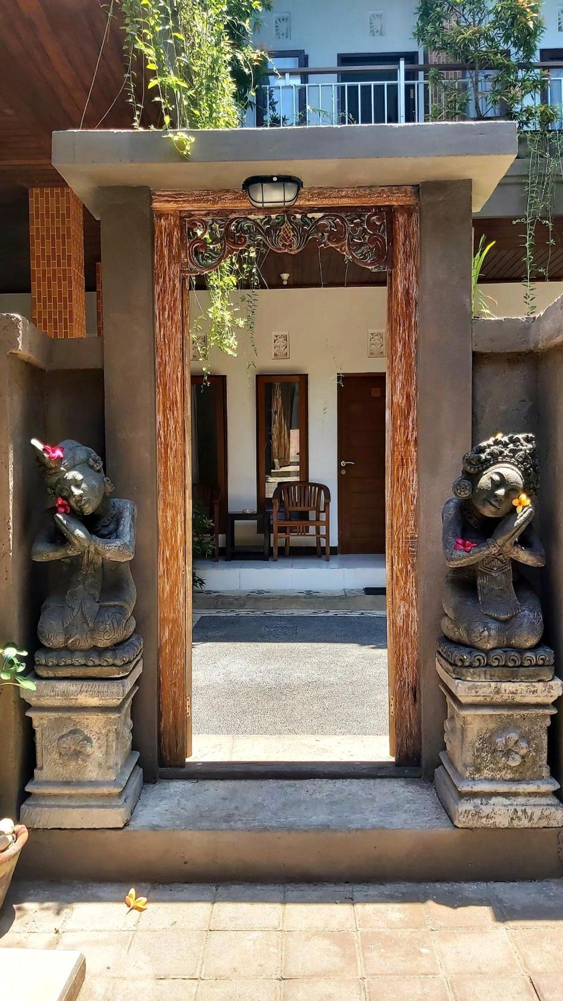 Genta House Hotel Kuta Lombok Buitenkant foto